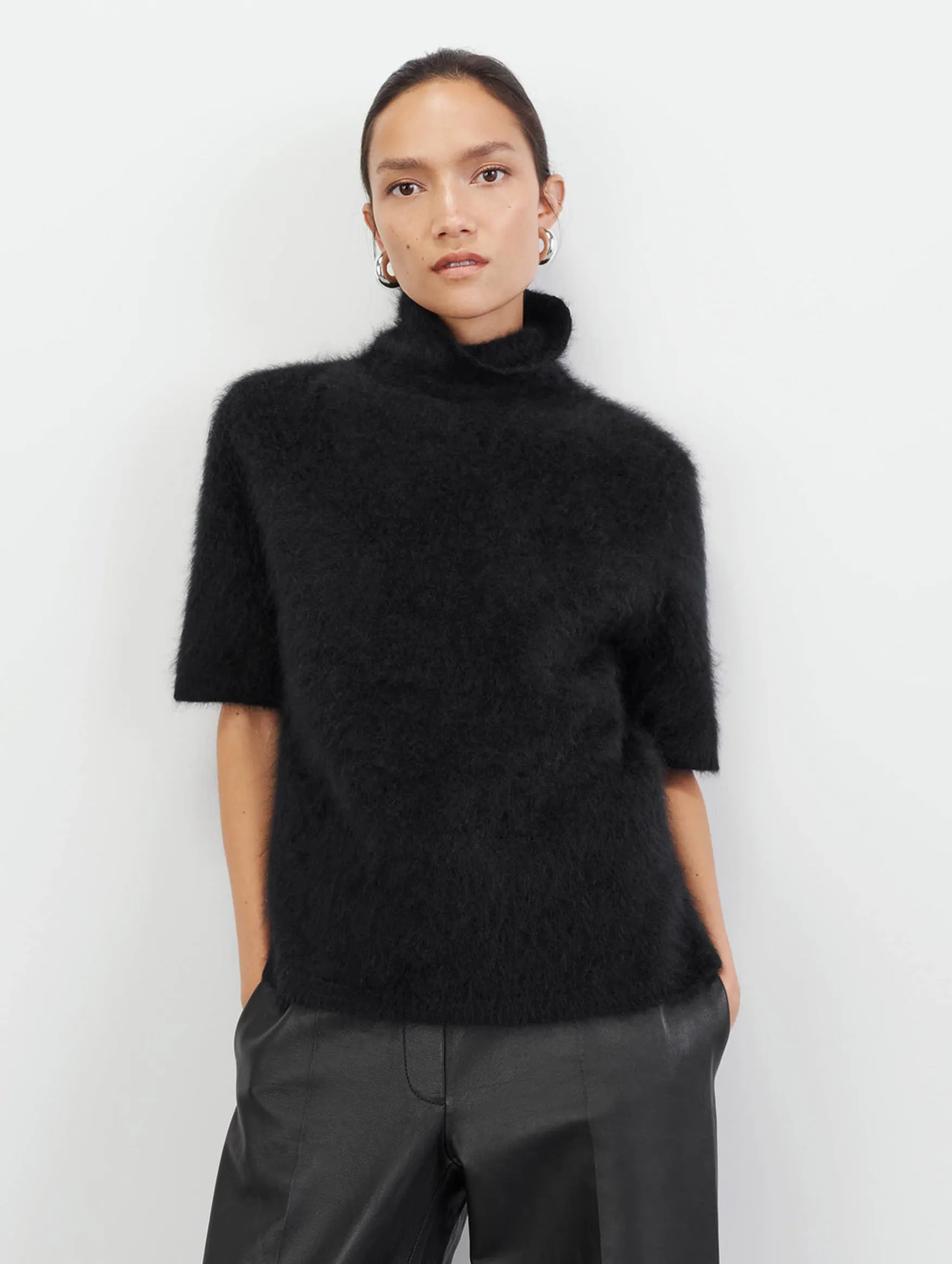 Cuddle Cashmere Turtleneck in Black