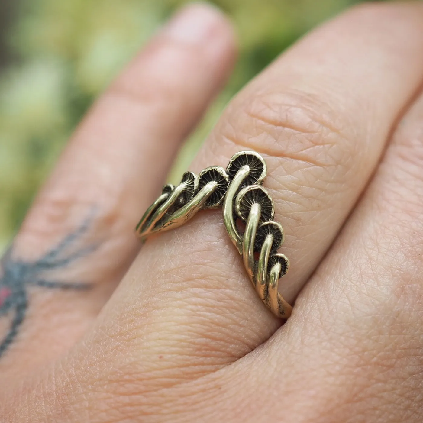 Mushroom crown ring gold