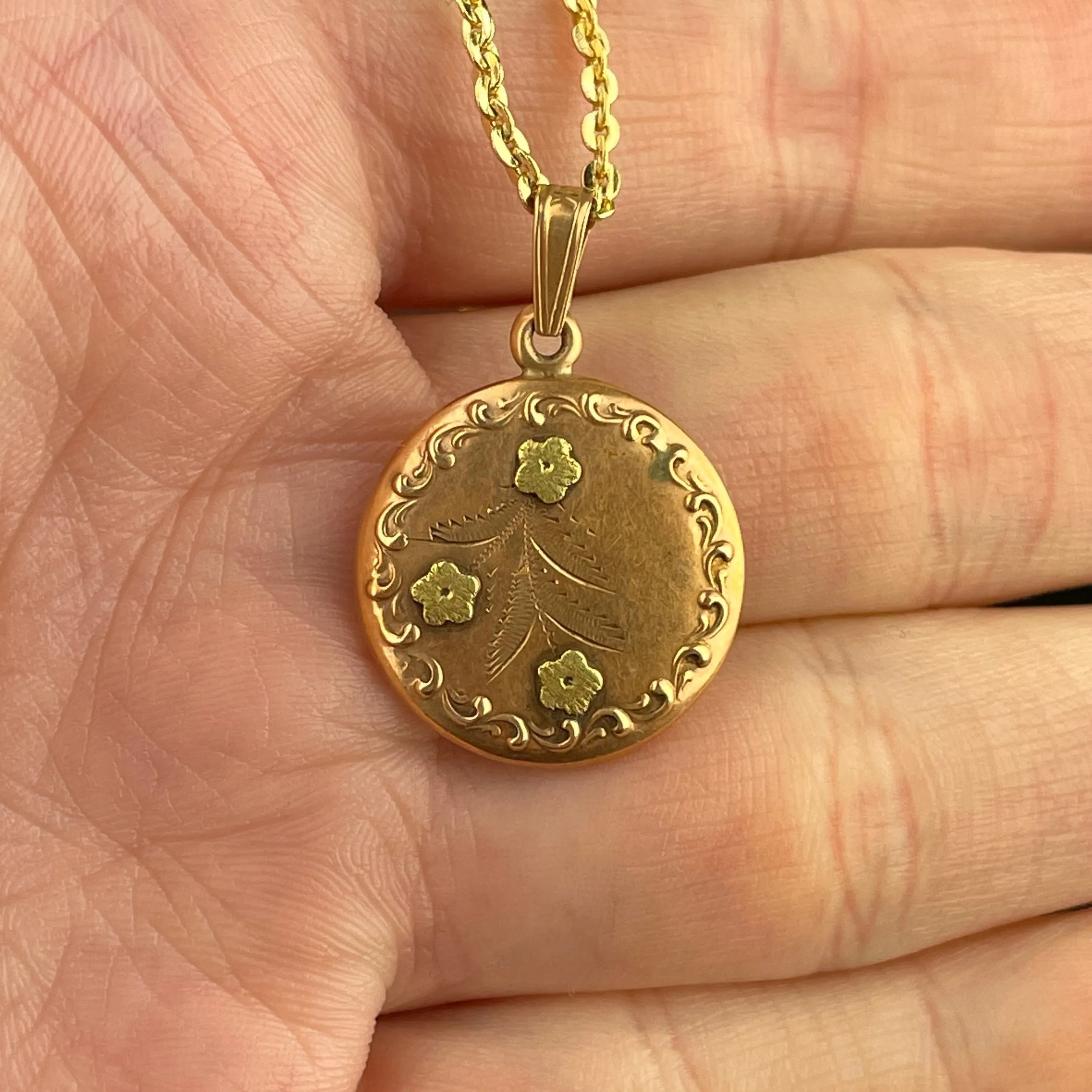 Vintage 14K Two Tone Gold Forget Me Not Round Pendant Necklace