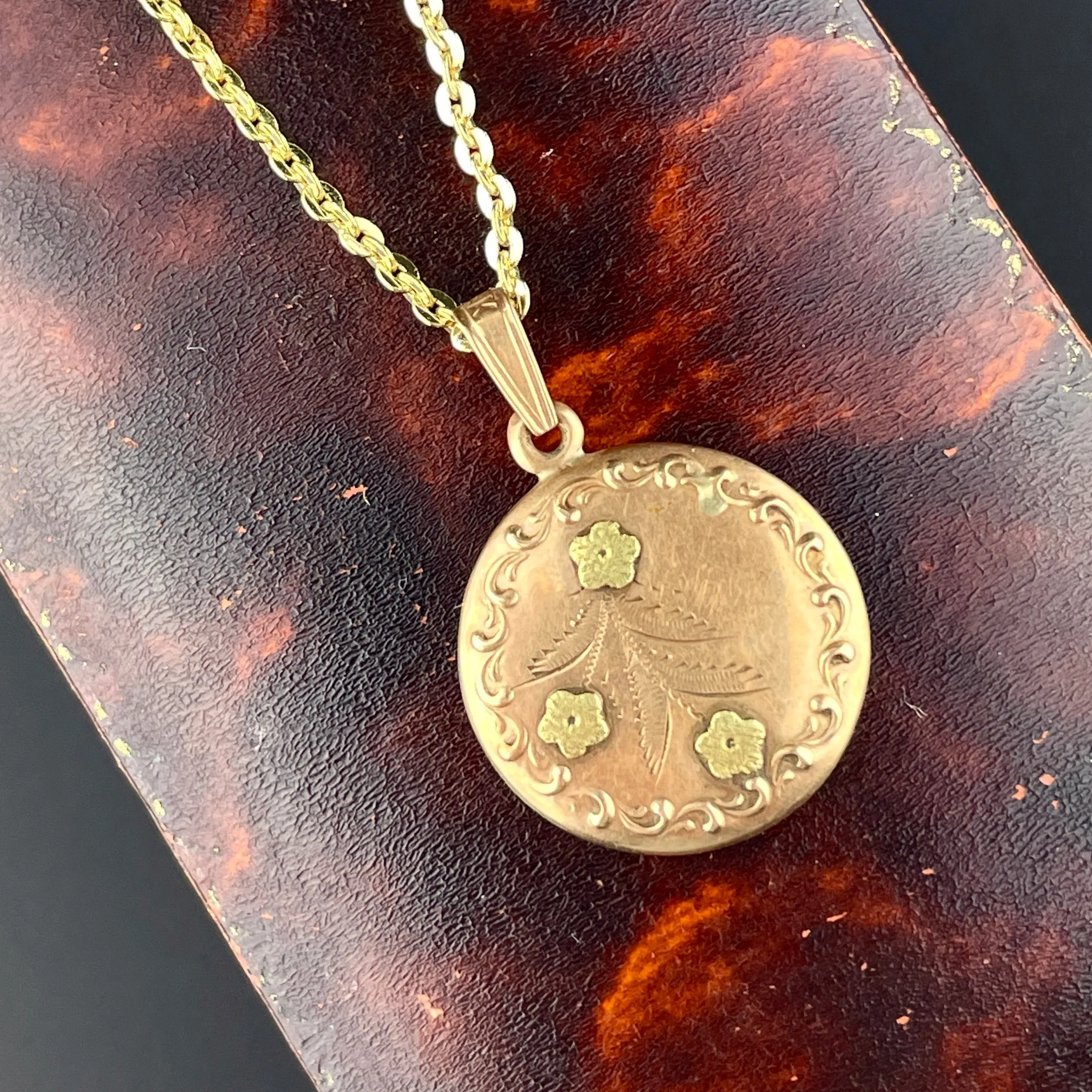 Vintage 14K Two Tone Gold Forget Me Not Round Pendant Necklace